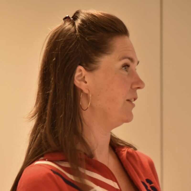 Jennifer van den Broeke  .